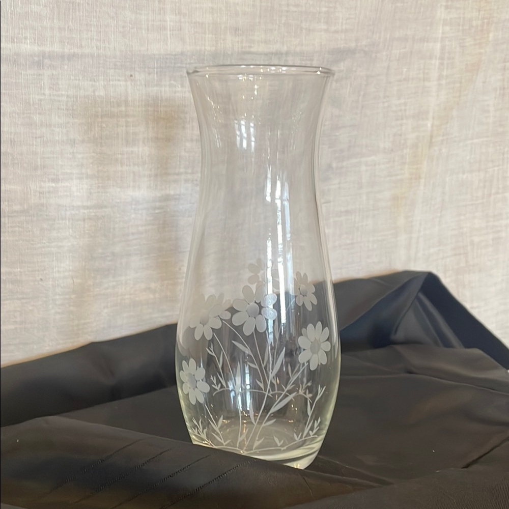 Elegant Clear Glass Vase with Floral Design